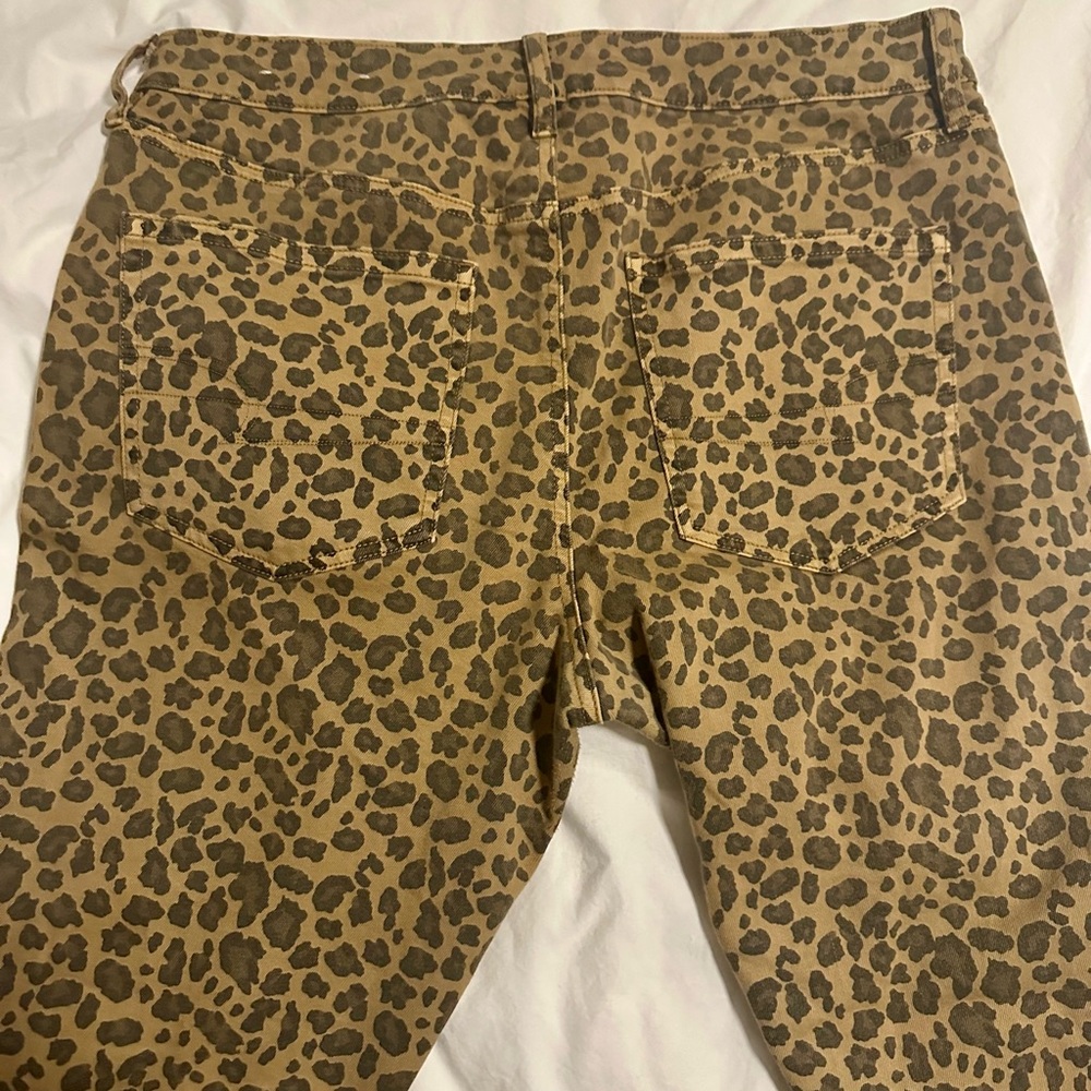 American Eagle Outfitters Leopard Print Straight Leg Jeans - Picture 5 of 9